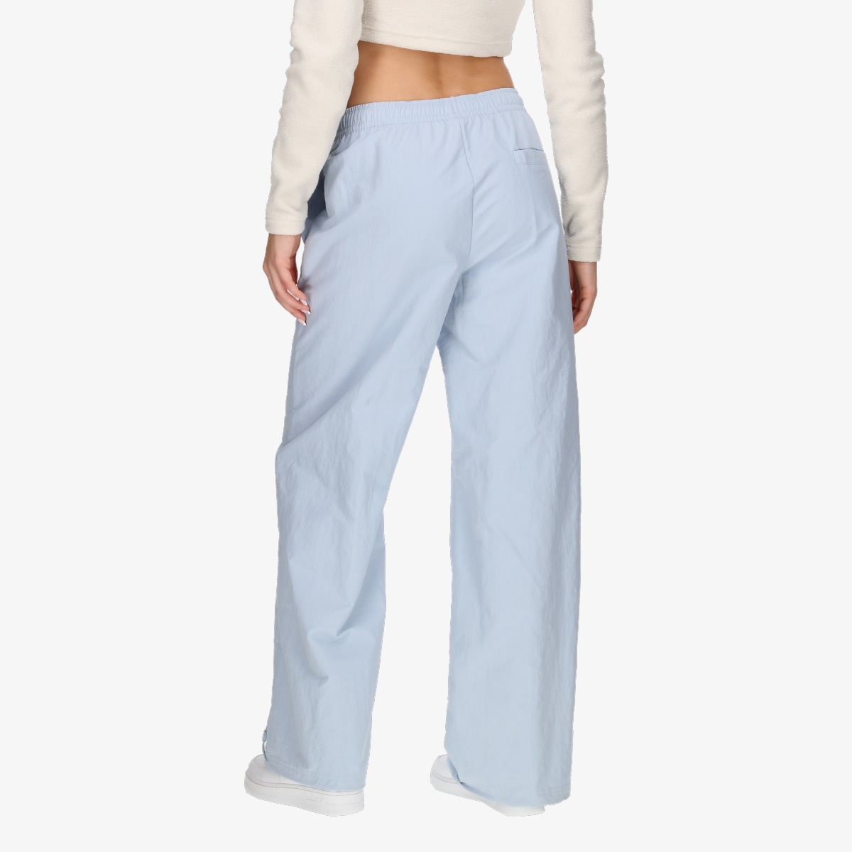 Veshje sportive me fund kostume sportive Nike