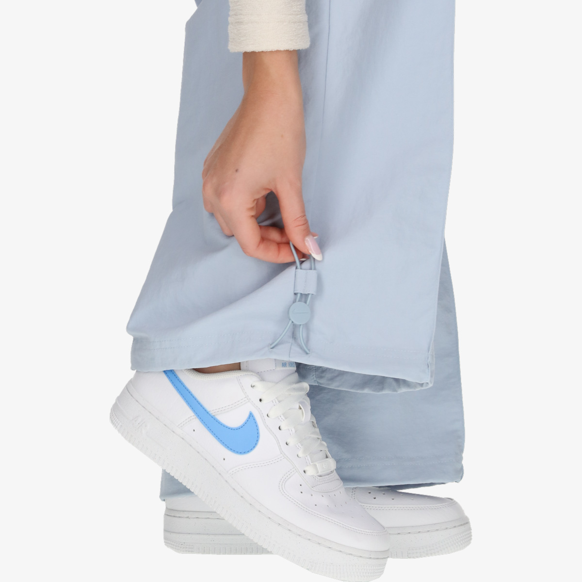 Veshje sportive me fund kostume sportive Nike