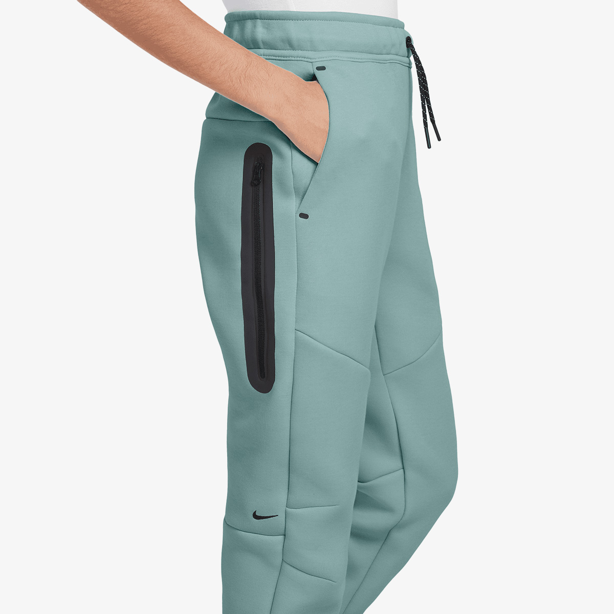 Veshje sportive me fund kostume sportive Nike