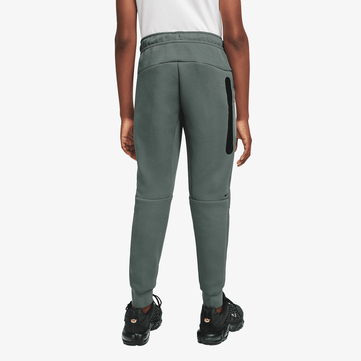 Veshje sportive me fund kostume sportive Nike