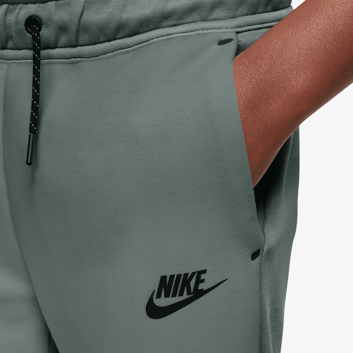Veshje sportive me fund kostume sportive Nike