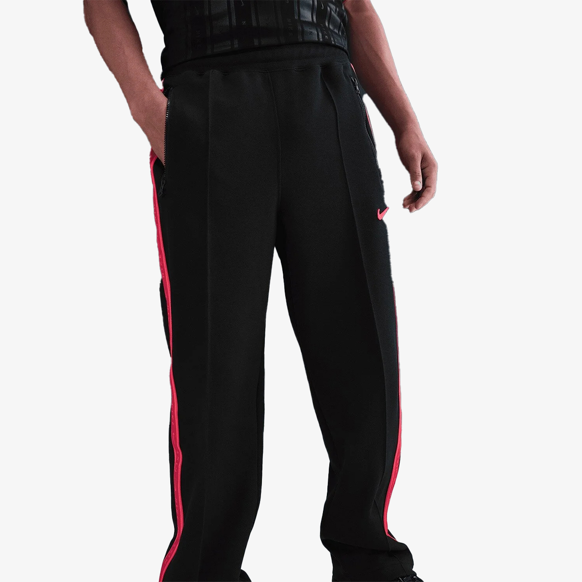 Veshje sportive me fund kostume sportive Nike