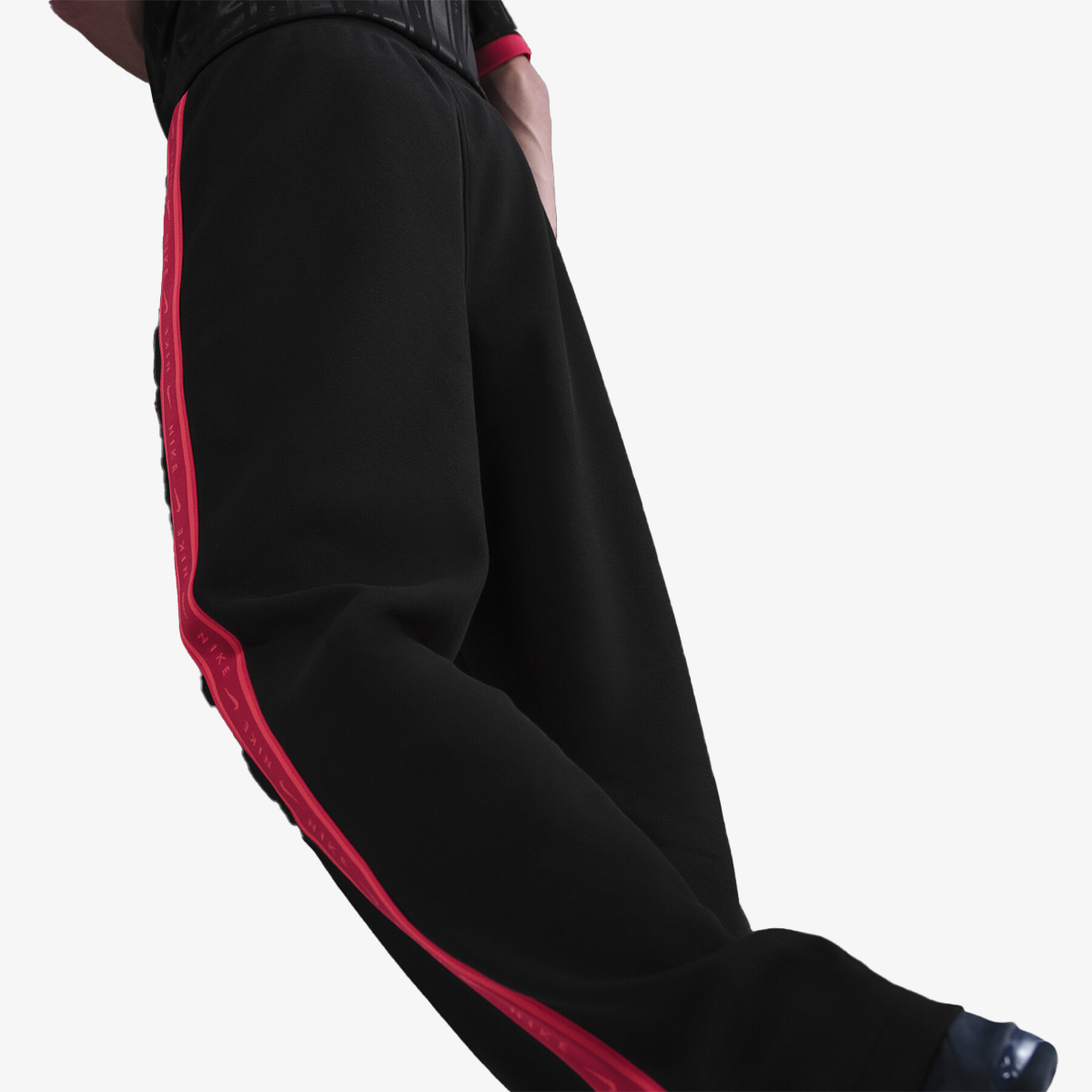 Veshje sportive me fund kostume sportive Nike