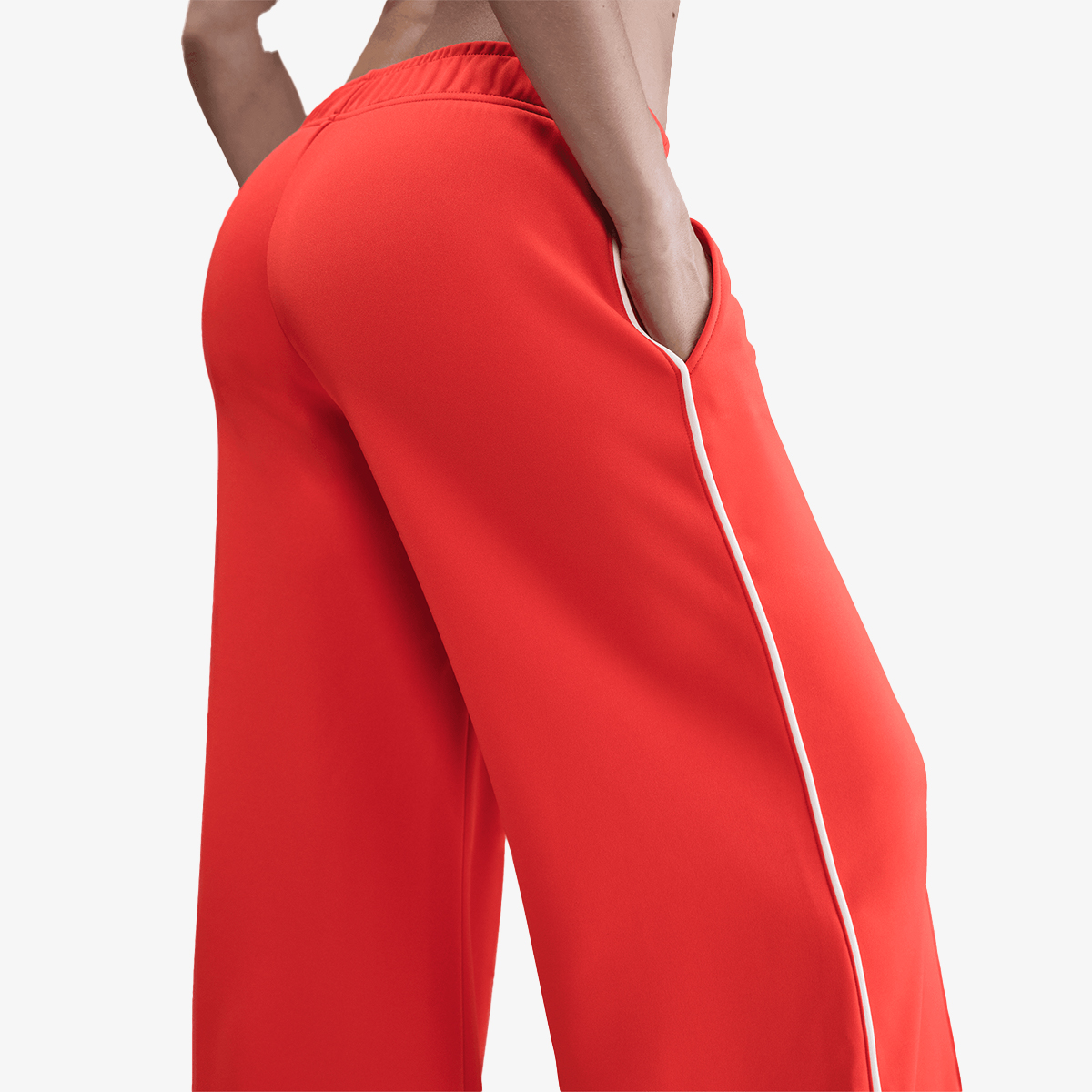 Veshje sportive me fund kostume sportive Nike
