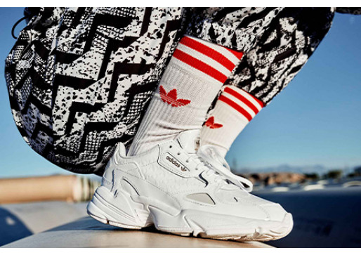 INSPIRED BY THE RETRO 90’s