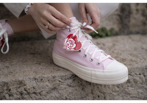Модерен изглед со Chuck Taylor All Star Lift