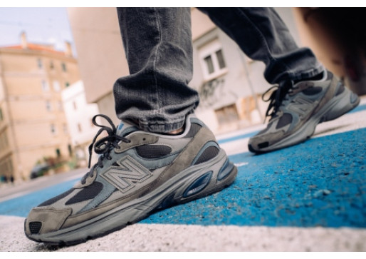 NEW BALANCE 2010 V2 / Minimalism with attitude