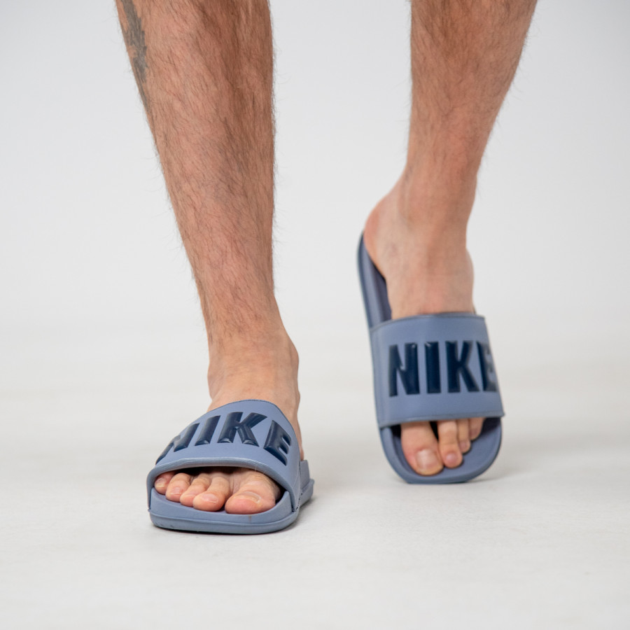Nike Shapka NIKE OFFCOURT SLIDE 