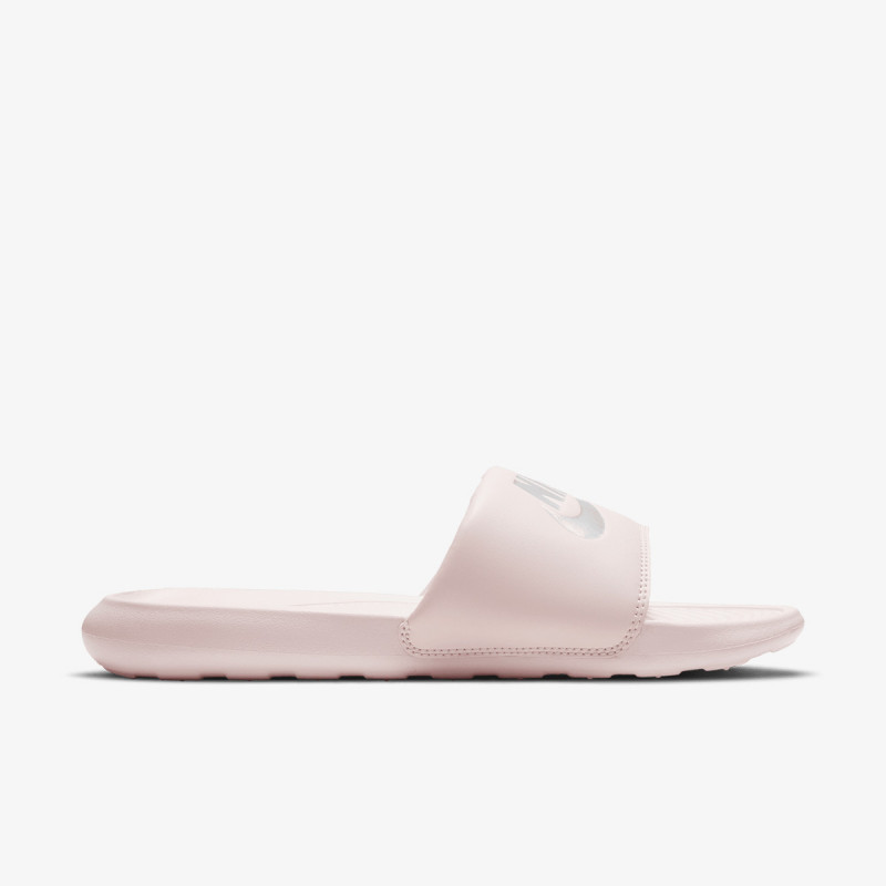 Nike Shapka W NIKE VICTORI ONE SLIDE 