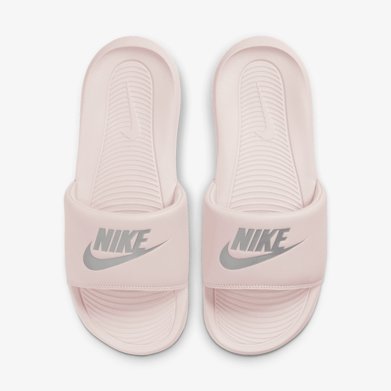 Nike Shapka W NIKE VICTORI ONE SLIDE 