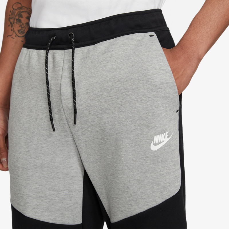 NIKE Долен дел тренерки Sportswear Tech 
