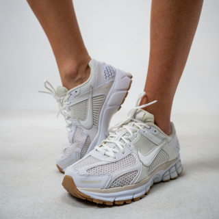 Nike Atlete W NIKE ZOOM VOMERO 5 