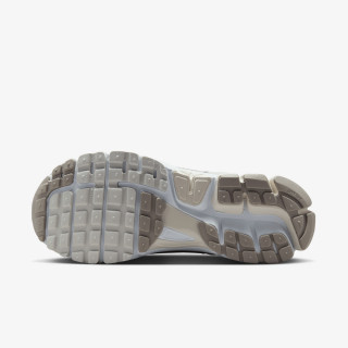 Nike Патики W NIKE ZOOM VOMERO 5 