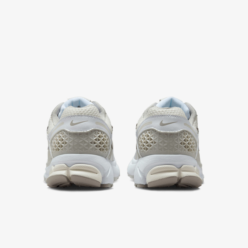 Nike Патики W NIKE ZOOM VOMERO 5 