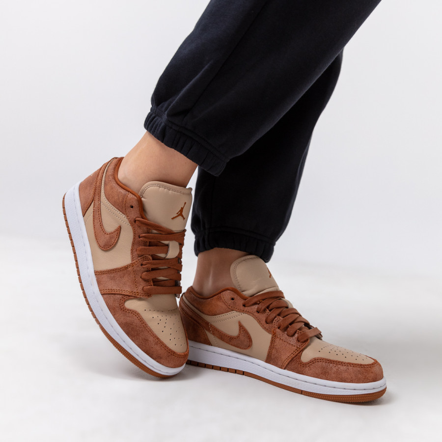 Nike Патики WMNS AIR JORDAN 1 LOW SE 