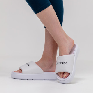 Nike Shapka WMNS JORDAN SOPHIA SLIDE SS 