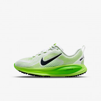 Nike Atlete NIKE VOMERO 18 GS 