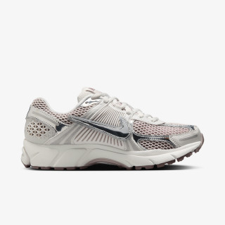 Nike Патики W NIKE ZOOM VOMERO 5 