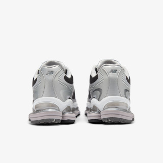 New Balance Патики 2000 