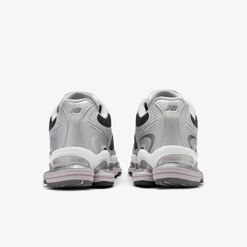 New Balance Патики 2000 