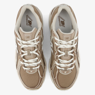 New Balance Atlete 740 