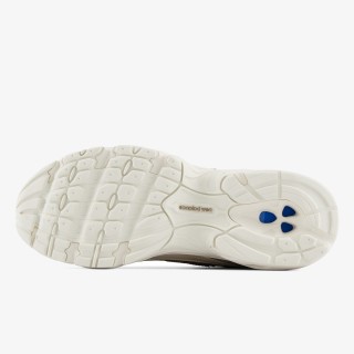 New Balance Atlete 740 